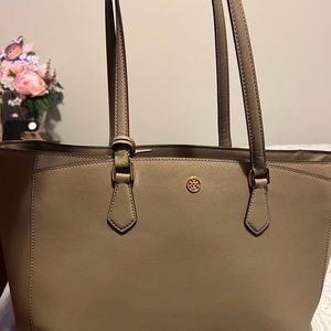 Tory Burch handbag for sale great for traveling/ work straps have minor tears